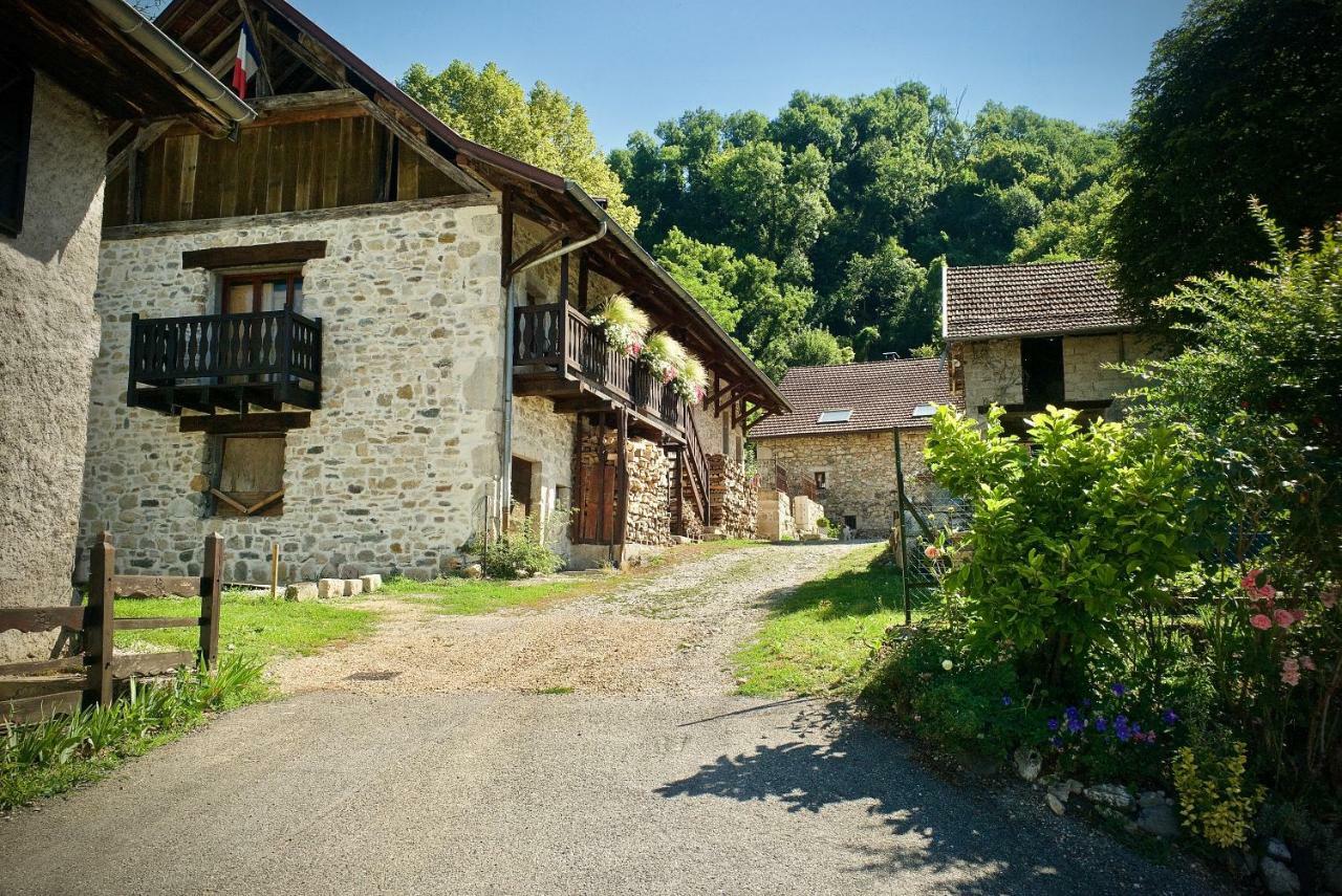 Chambres D'Hotes Des Lodges De La Cascade Yenne Eksteriør bilde